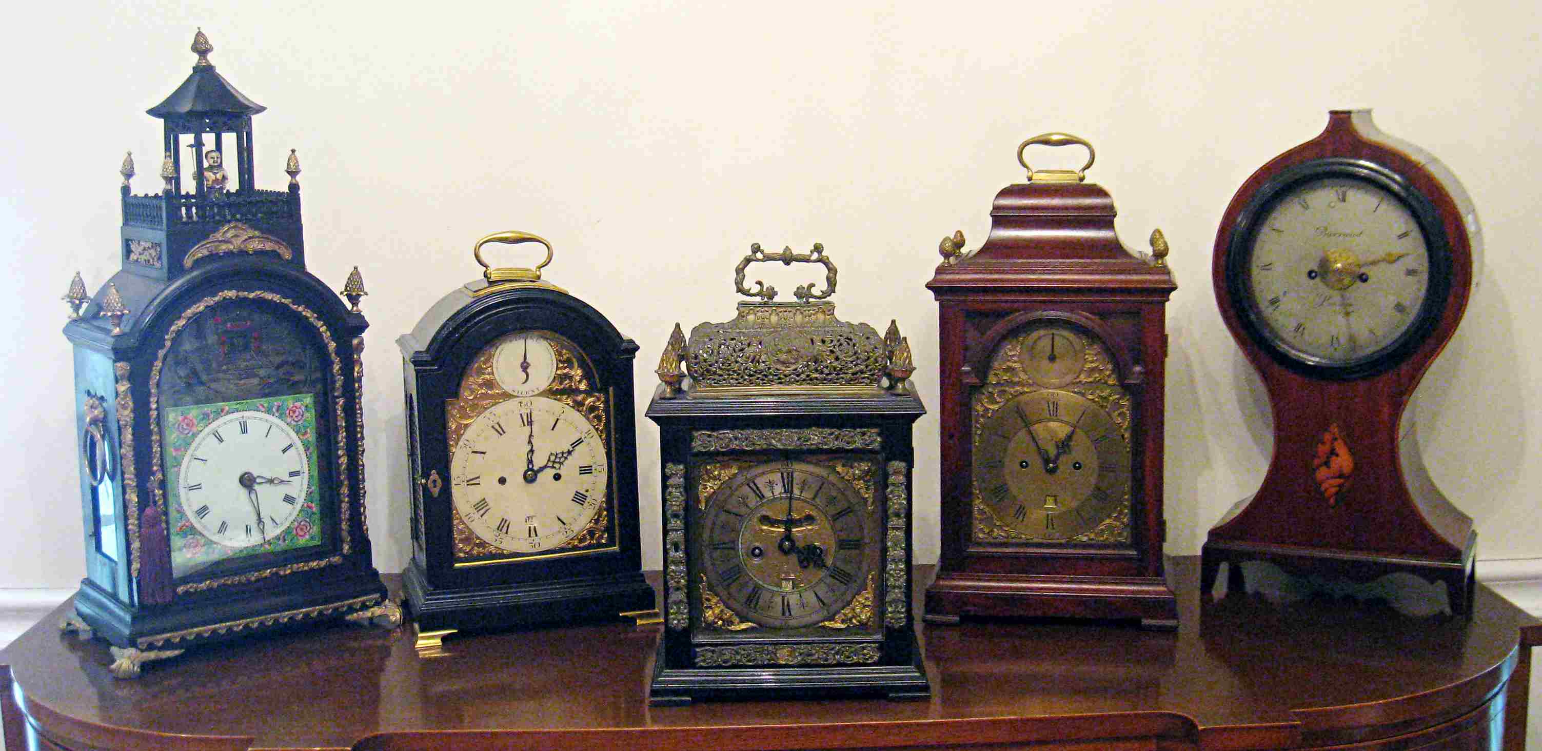 Прием старых часов. Старинные часы. Часы старинные Антикварные. Антикварные немецкие часы. Старинные настольные часы.